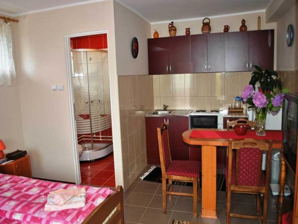 Guest House Dunavski Raj Kostol ภายนอก รูปภาพ